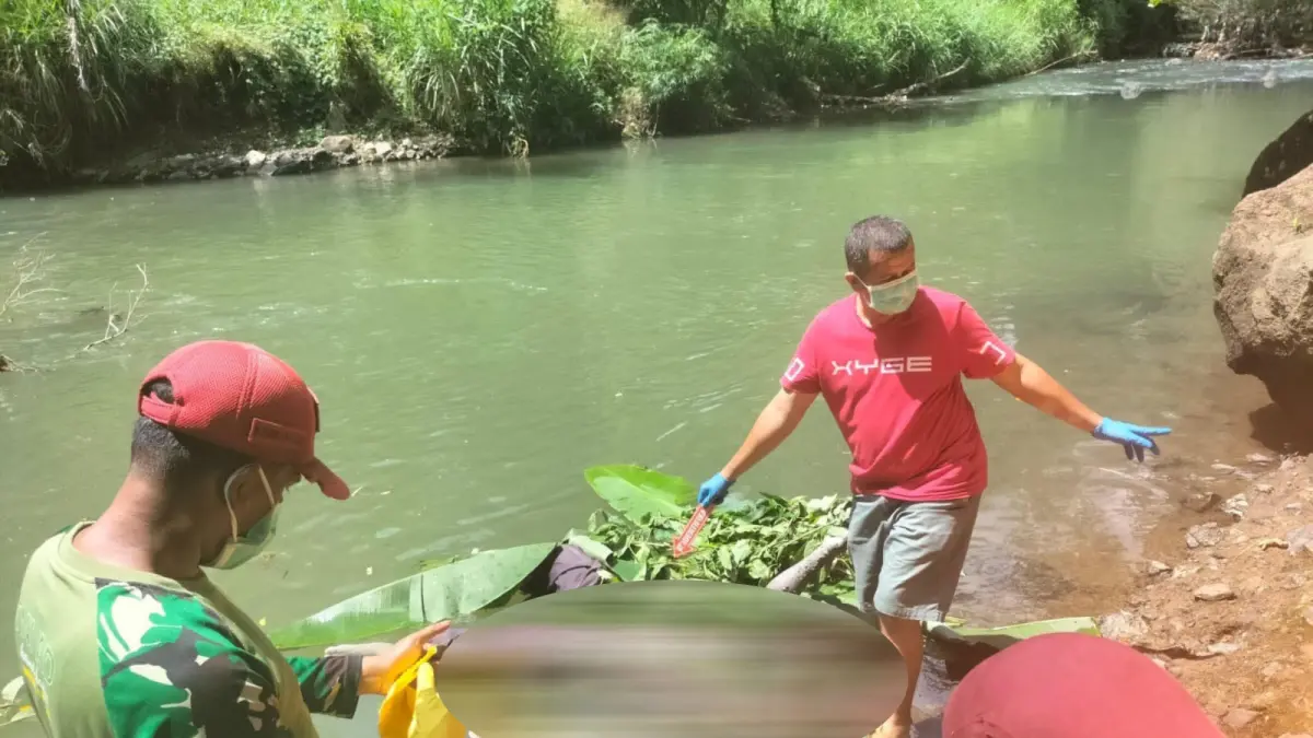 Sesosok mayat laki-laki ditemukan mengambang di aliran Sungai Batang Agam, Minggu (12/4) sekitar pukul 12.00 WIB. (DOK POLRES LIMAPULUH KOTA)