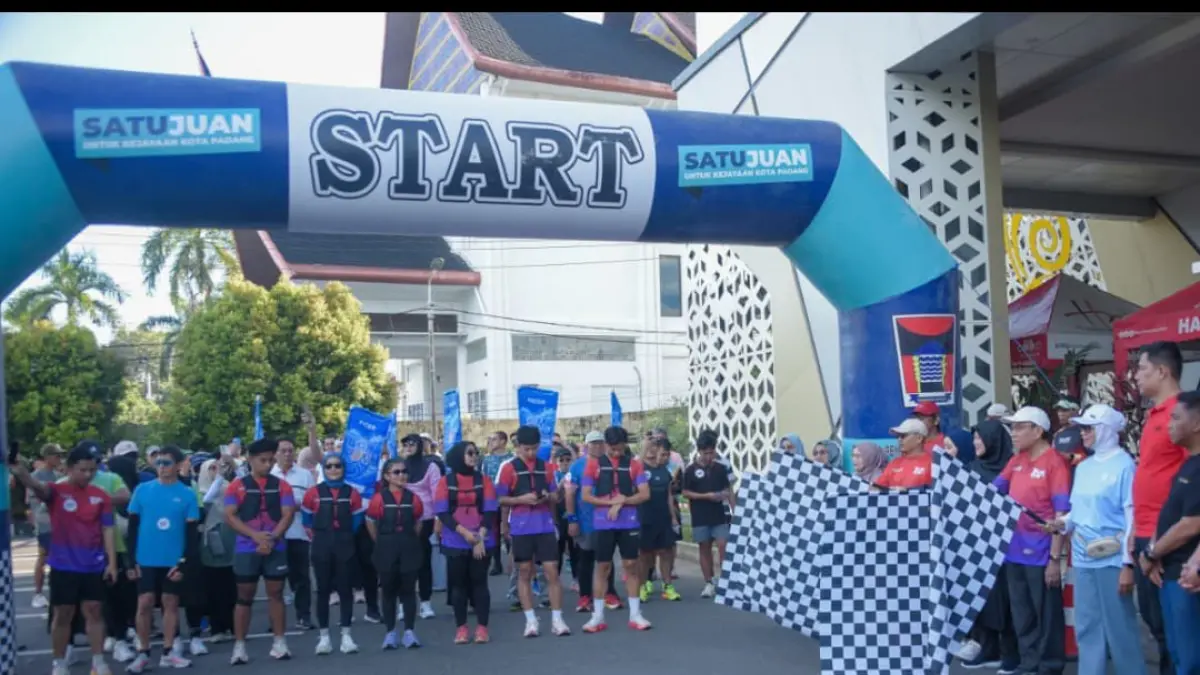 Wakil Wali Kota Padang Maigus Nasir melepas peserta Grand Launching BOM Run 2026 di Youth Center.(Foto: Prokopim)