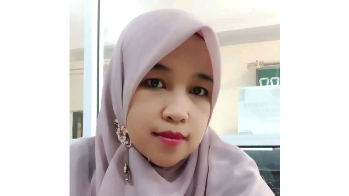Dilla S.Pd, Guru SMPN 2 Bukittinggi.
