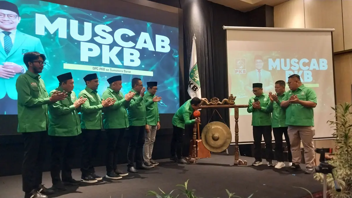 Pembukaan Muscab serentak DPC se-Sumbar di The Axana Hotel, Senin (13/4). (MENGKI KURNIAWAN/PADEK)