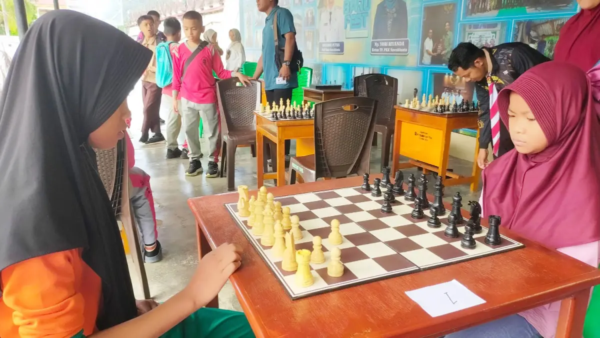 Percasi Kota Sawahlunto menjaring atlet catur tahap pertama kategori U-18 dan U-12, di Sekretariat KONI Sawahlunto, Sumbar, Sabtu (11/4). (DOK Percasi Sawahlunto)