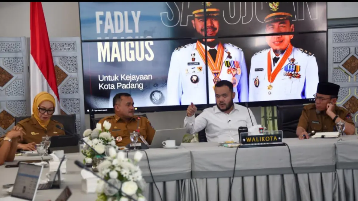 Wali Kota Padang Fadly Amran bersama Wakil Wali Kota Padang Maigus Nasir memimpin rapat TAPDdi Palanta Rumah Dinas Wali Kota Padang, Selasa (14/4/2026).(Foto: Prokopim)
