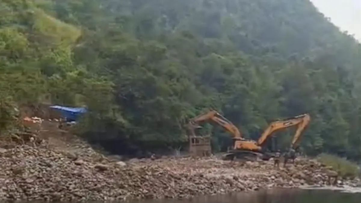  Aktivitas tambang ilegal di Wilayah X Koto Diatas, Kabupaten Solok, baru-baru ini.