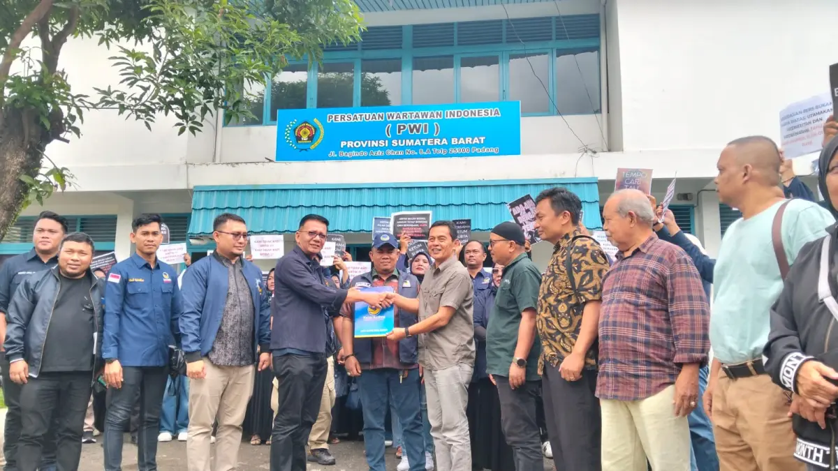 NasDem Sumbar protes cover Majalah Tempo dan serahkan aspirasi ke PWI Sumbar untuk diteruskan ke Dewan Pers terkait dugaan pelanggaran etik.