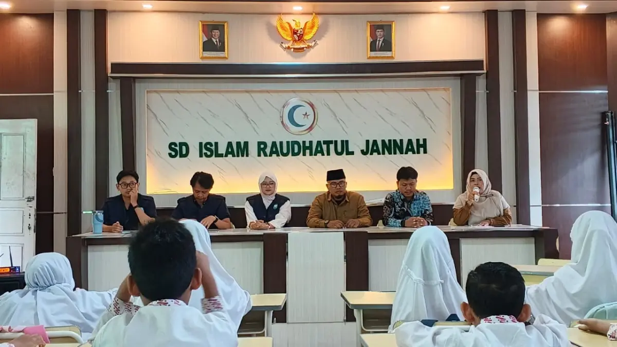 Pimpinan Sekolah membuka acara Pelatihan OSN bersama Tim SOC, yang diikuti oleh Peserta OSN 2026 SD Islam Raudhatul Jannah, Senin, (6/4). (TIM LAMAN GURU)