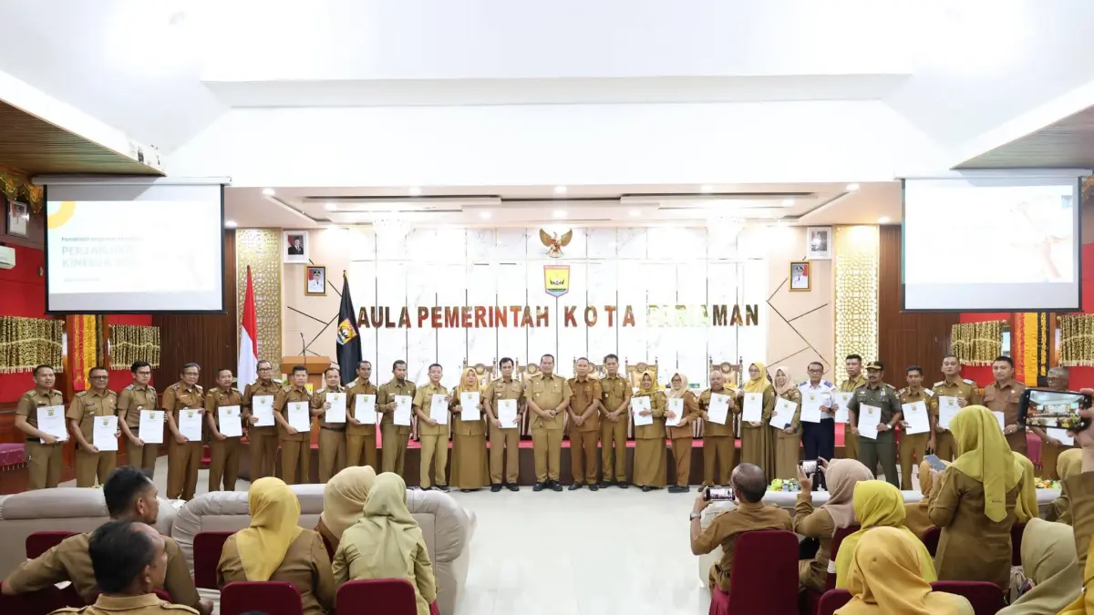 Teken perjanjian kinerja 2026, Wako Pariaman Yota Balad tekankan integritas ASN dalam capai target pembangunan daerah.