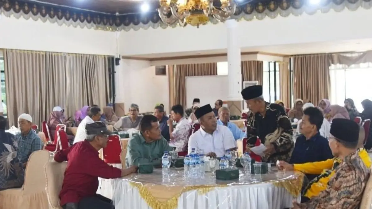 Wawako Mulyadi berhalal bihalal dengan Purna ASN Pariaman, tekankan pentingnya masukan dan silaturahmi untuk perbaikan pemerintahan.