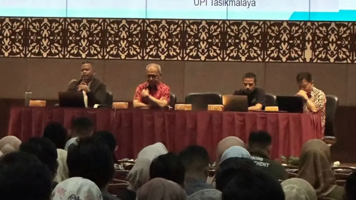 Kegiatan coaching bagi penanggung jawab dan wakil penanggung jawab serta 835 calon pengawas UTBK-SNBT 2026 di Auditorium UNP, Kamis 16 April 2026.(Foto: Humas)