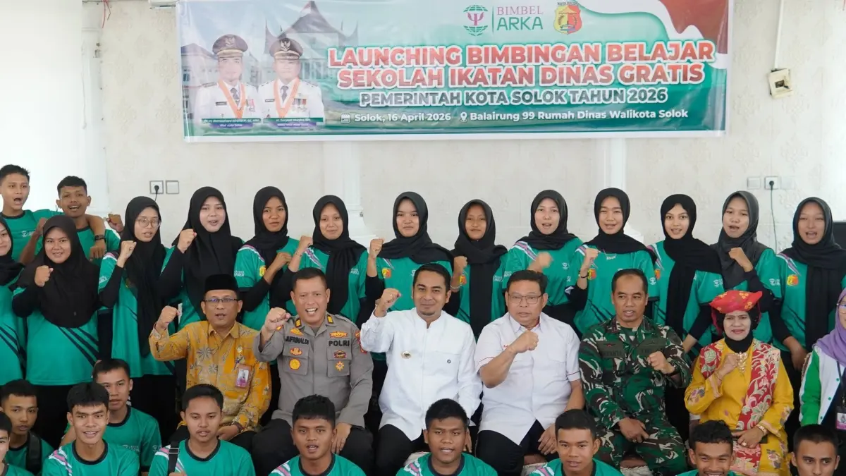 Wali Kota Solok, Dr. Ramadhani Kirana Putra saat peluncuran Program Bimbel Gratis untuk Sekolah Kedinasan khusus di Balairung 99, Kamis (16/4).
