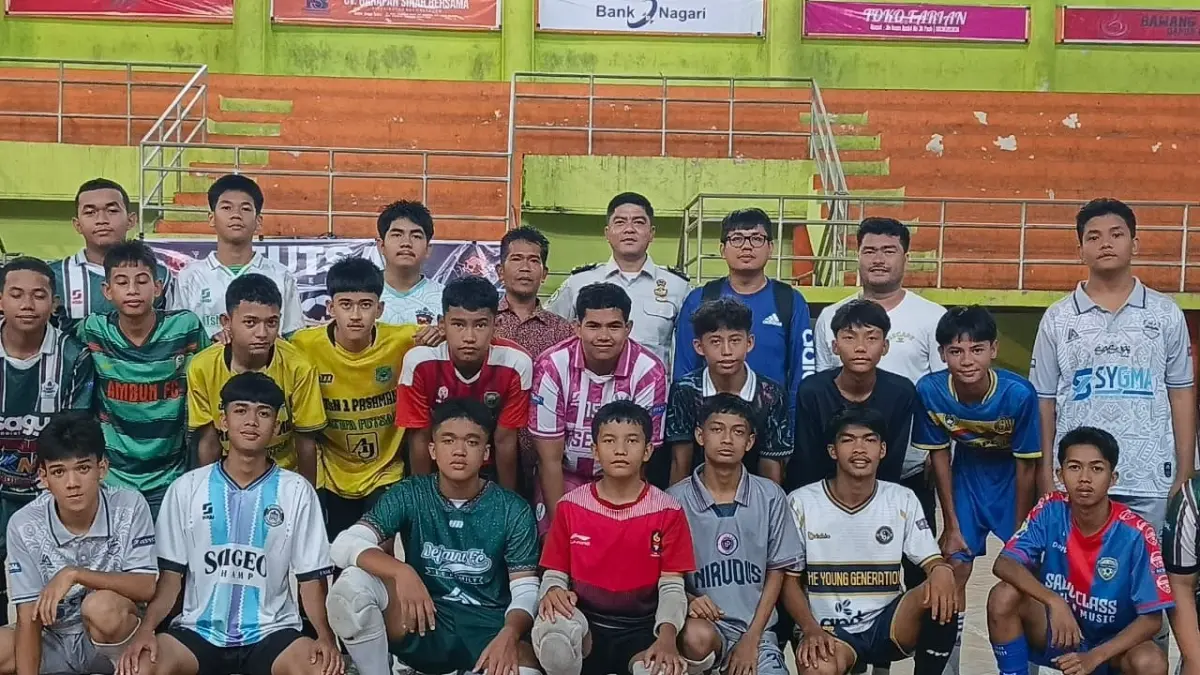 Ketua KONI Pasaman Sy Ade Herman saat membuka seleksi Timnas Futsal U-17 Tingkat Kabupaten Pasaman, Kamis (16/4). (DOK KONI PASAMAN)