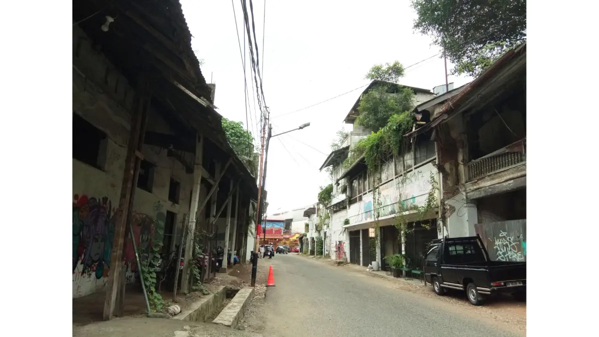 Bangunan tua yang tidak terawat. (JUFRI JAO/PADEK)
