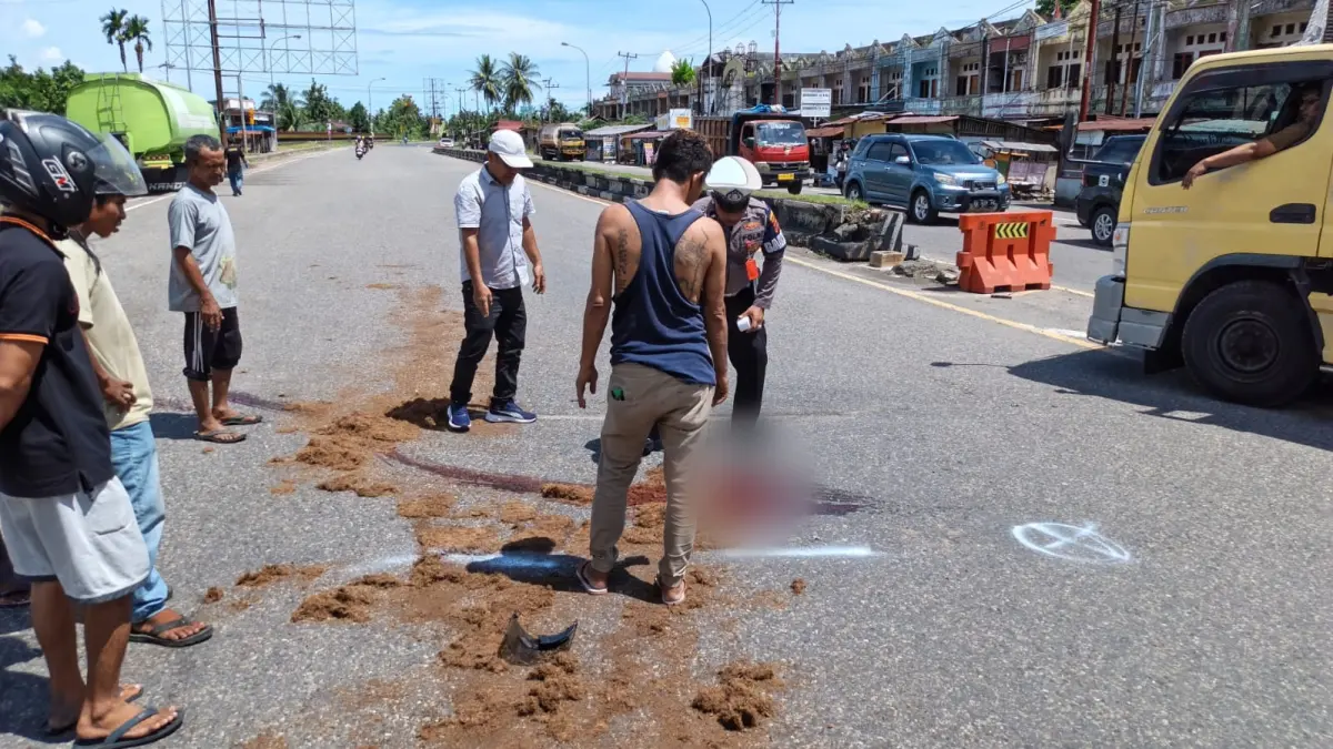 Kecelakaan maut Padang-Bukittinggi di Batang Anai, Padangpariaman, mahasiswi tewas usai motor tabrak truk tangki, Sabtu (18/4/2026).