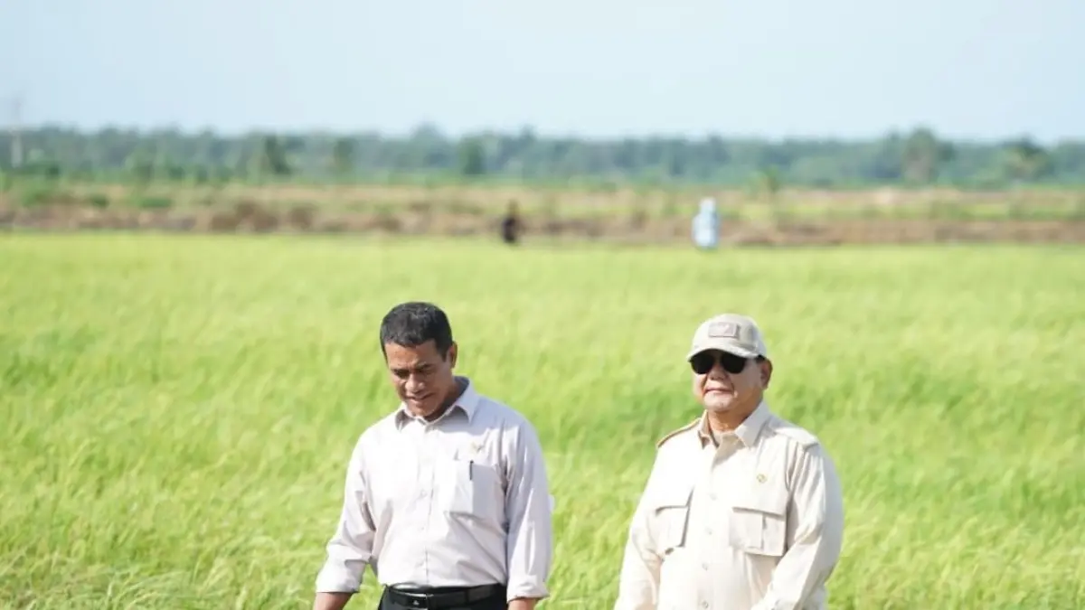 Menteri Pertanian Andi Amran Sulaiman bersama Presiden Prabowo Subianto dalam kegiatan penguatan sektor pertanian nasional.(Foto: Humas)