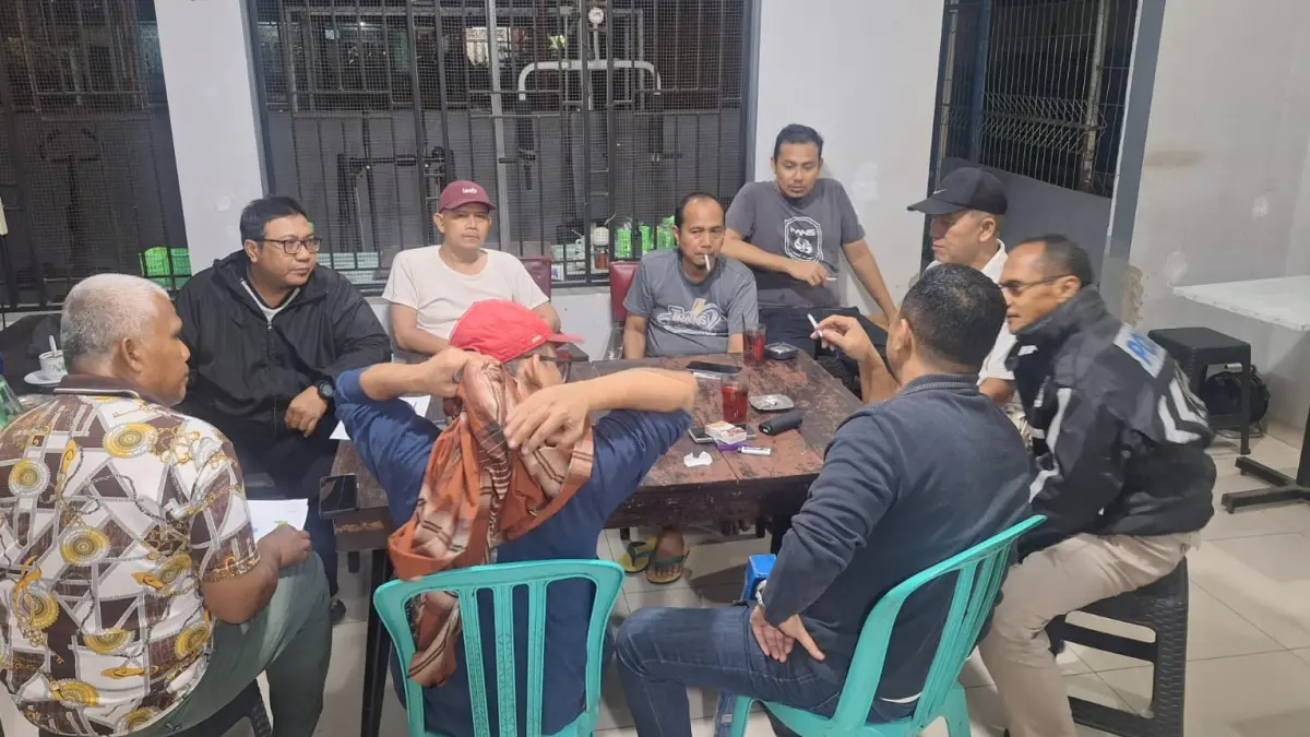 Rapat warga RT 4/RW 15 bersama Lurah Kubu Dalam Parak Karakah dan LPS terkait Program Padang Rancak Award 2026.