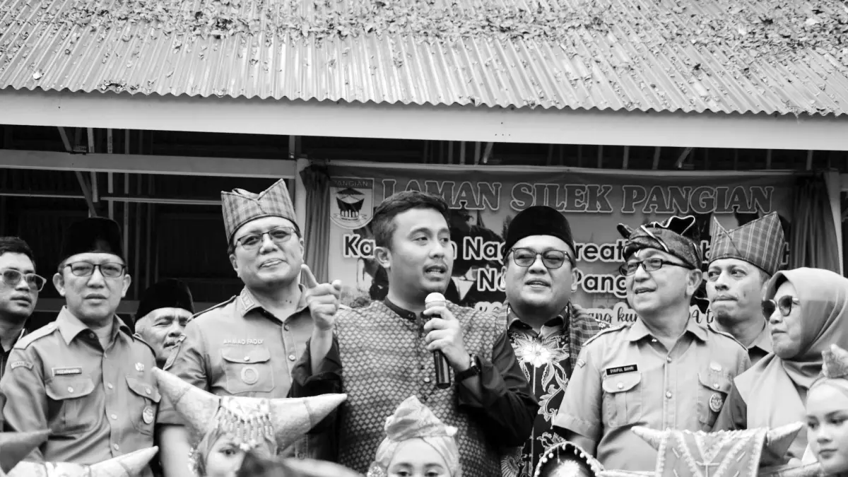 Wakil Bupati Tanahdatar Ahmad Fadly saat menghadiri Bimtek Pelestarian Nilai Tradisi Silek Pangian sebagai bentuk pembinaan terhadap NCH di Gedung Controller, Selasa (14/4). (DOK PROKOPIM TANAHDATAR)