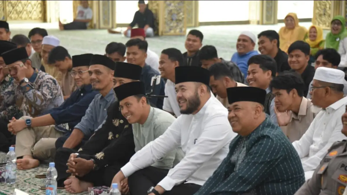 Wali Kota Padang Fadly Amran menghadiri Tabligh Akbar dan penggalangan donasi Palestina bersama LAZ Al Azhar di Masjid Baiturrahmah Aie Pacah, 18 April 2026.(Foto: Prokopim)