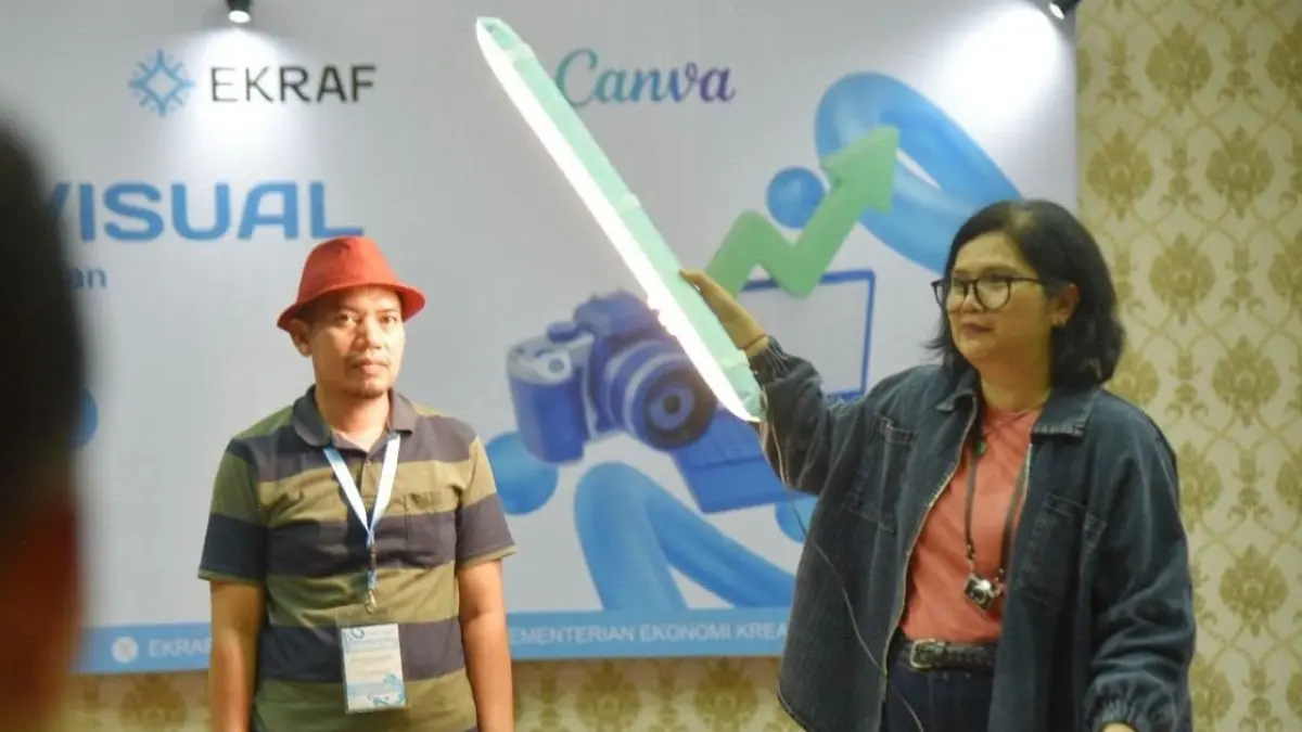 Workshop ekonomi kreatif Pariaman hadirkan narasumber Marrysa Tunjung Sari sebagai visual storyteller photographer.