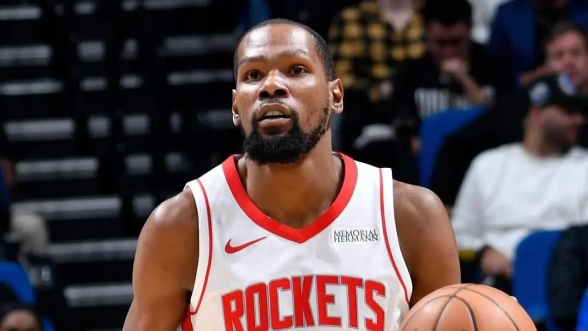 Kevin Durant dipastikan absen saat Houston Rockets menghadapi Los Angeles Lakers pada Game 1 babak pertama playoff NBA, Minggu (19/4/2026) pagi WIB, akibat cedera lutut kanan yang dialaminya dalam sesi latihan pekan ini.(Foto: IG @duranthighlights)