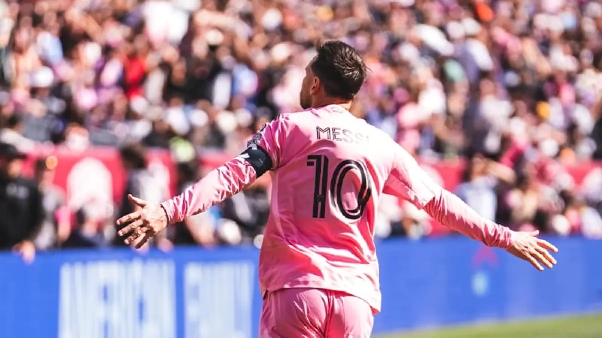 Lionel Messi mencetak gol kemenangan Inter Miami melawan Colorado Rapids dalam laga MLS di Empower Field. (Foto: X @InterMiamiCF)