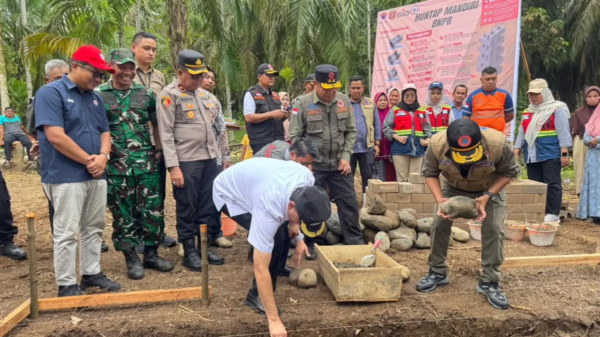 Pembangunan di Limapuluh Kota dimulai di Jorong Lubuk Aur, Nagari Koto Tinggi, Kecamatan Gunuang Omeh, Rabu (15/4/2026), ditandai peletakan batu pertama oleh Sekretaris Utama BNPB Rustian bersama Bupati Limapuluh Kota Safni Sikumbang.