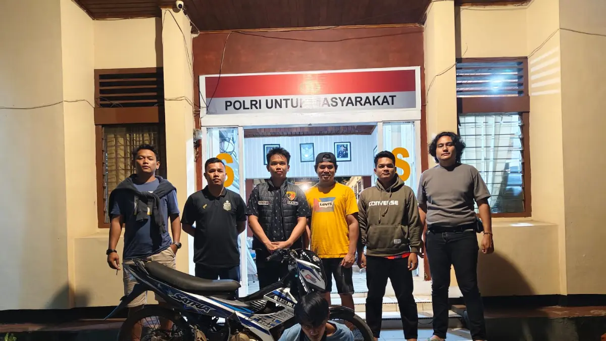 Polres Dharmasraya berhasil mengungkap kasus penggelapan motor dalam waktu kurang dari 6 jam. Pelaku ditangkap usai menjual Honda Beat Street milik korban dan menggunakan uang untuk judi online serta narkotika. (DOKUMENTASI POLRES DHARMASRAYA)