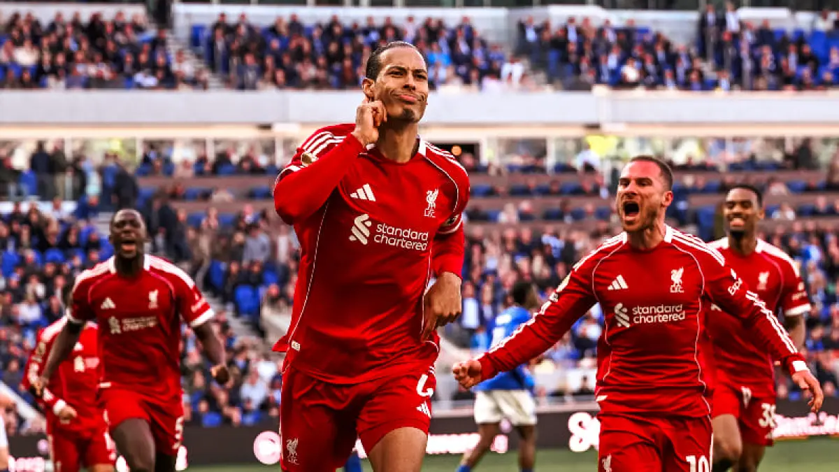 Virgil van Dijk merayakan gol injury time yang membawa Liverpool menang 2-1 atas Everton di Premier League 2026. (Foto: X @LFC)