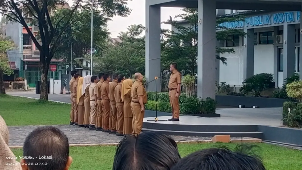 ASN diminta menerapkan hemat energi dan disiplin pengelolaan sampah saat apel pagi di Balai Kota Payakumbuh, Senin (20/4/2026).