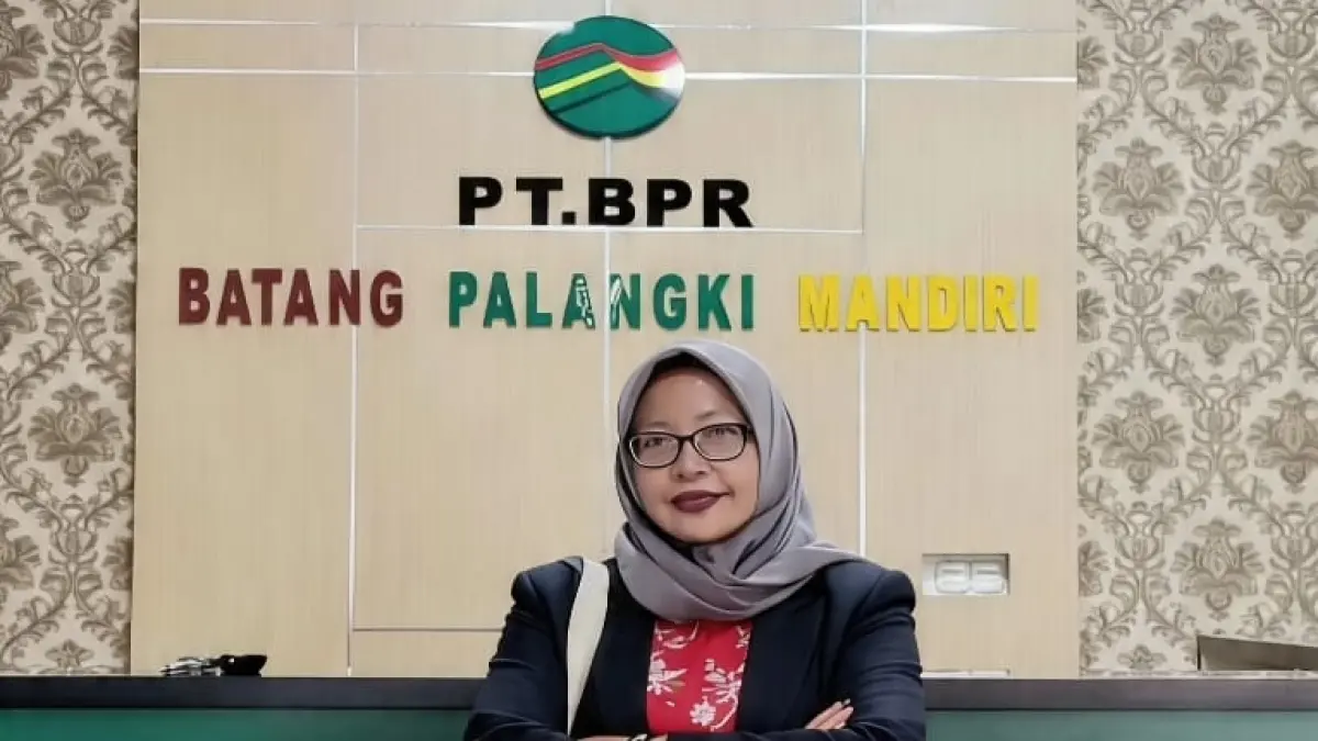 Direktur Utama PT BPR Batang Palangki Mandiri, Eliza Jumnalistra.