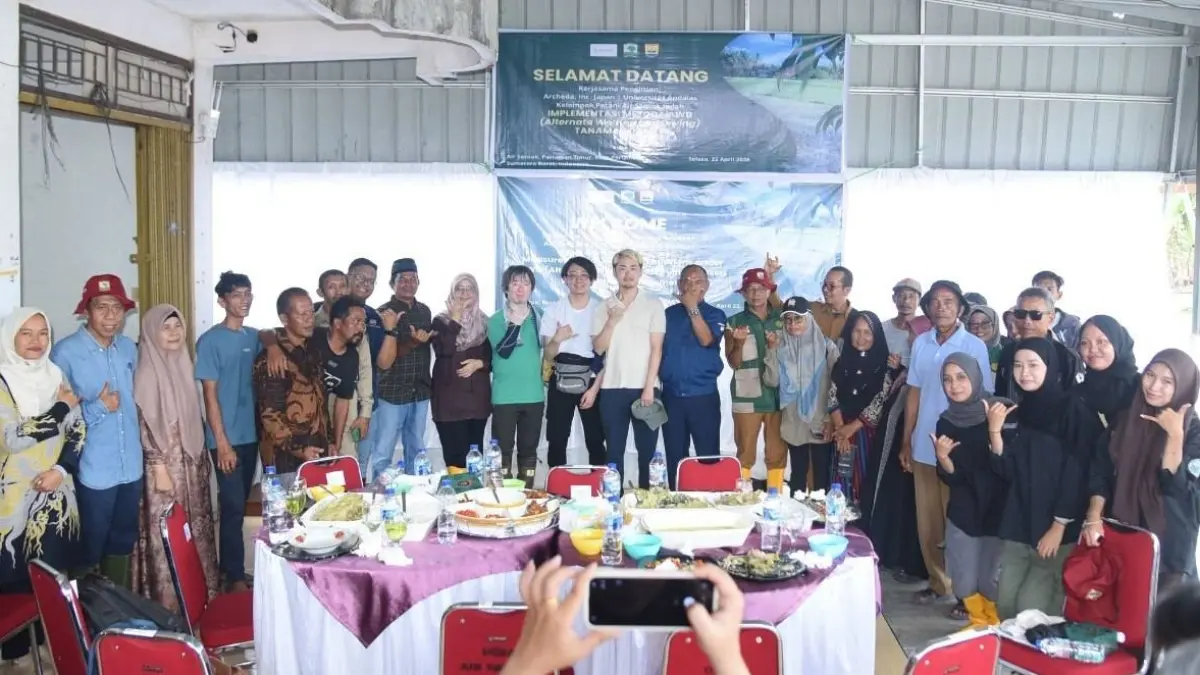 Pariaman uji teknologi Alternate Wetting and Drying (AWD) budidaya padi bersama Unand dan Archeda Jepang, mampu hemat air hingga 20 persen tanpa turunkan produktivitas.