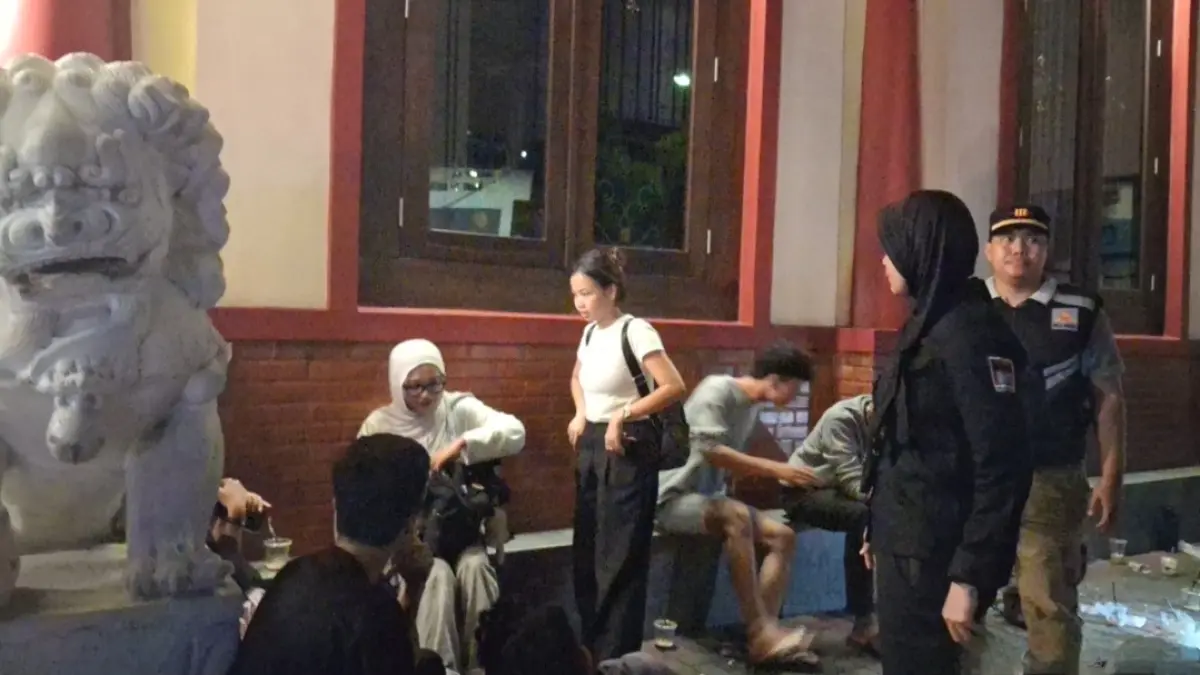 Satpol PP Kota Padang amankan 18 muda-mudi dalam operasi penertiban pada Selasa dini hari (21/4). (DOKUMENTASI SATPOL PP PADANG)
