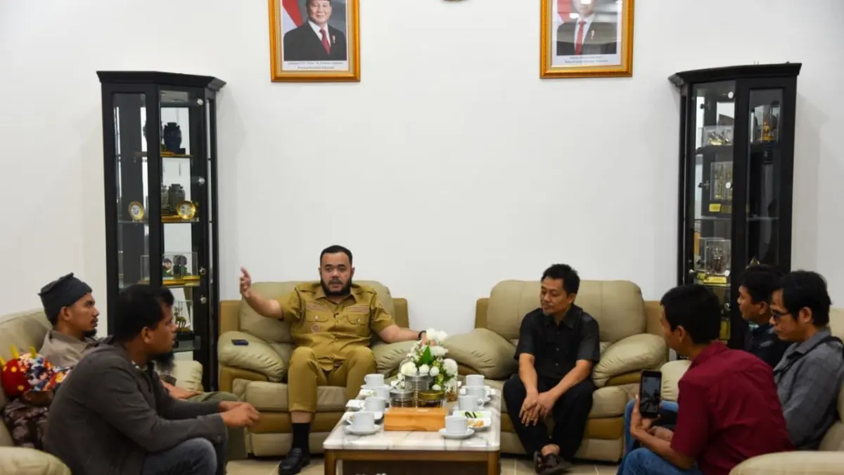 Wali Kota Padang Fadly Amran menerima audiensi pengurus Pertuni Padang, di Kediaman Resmi Wali Kota, Selasa (21/4). (DOK PROKOPIM PADANG)