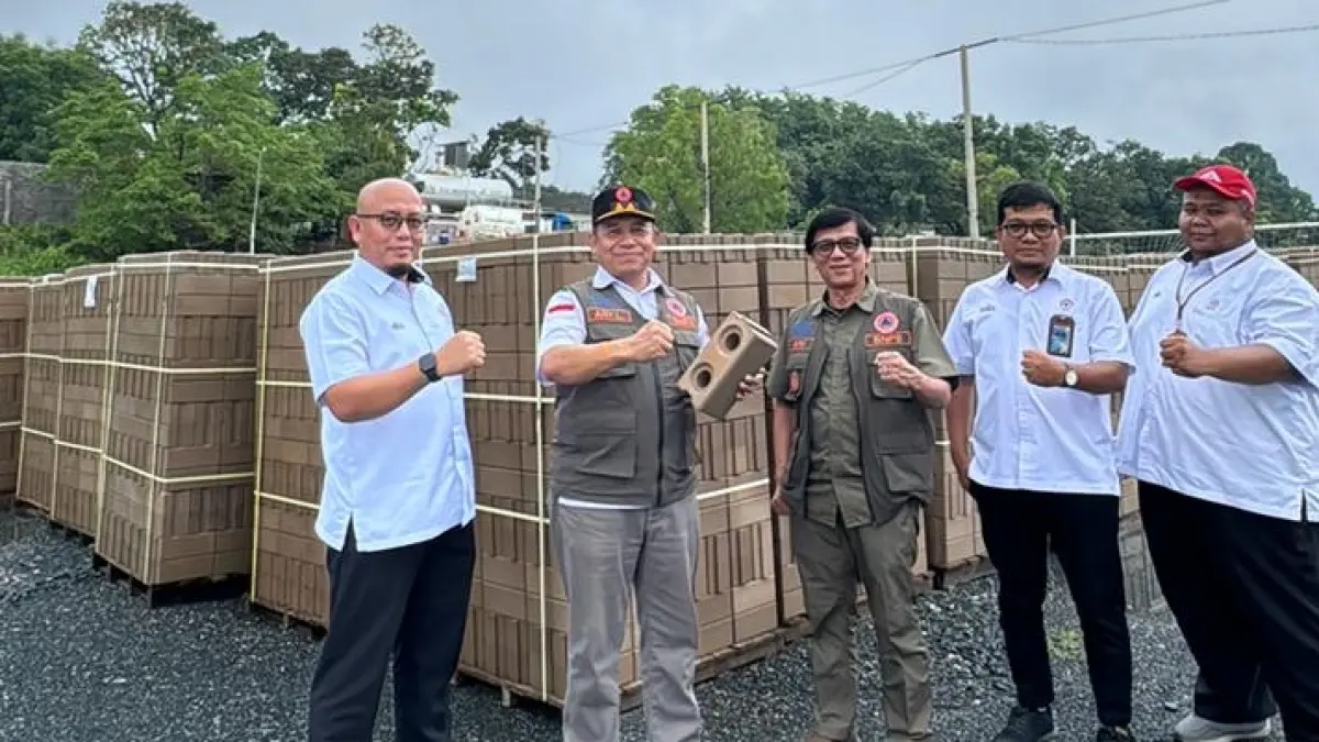 BNPB meninjau rumah contoh Sepablock milik PT Semen Padang di Padang, Senin (20/4/2026). Kunjungan dipimpin Ary Laksmana Widjaja dan disambut jajaran PT Semen Padang.