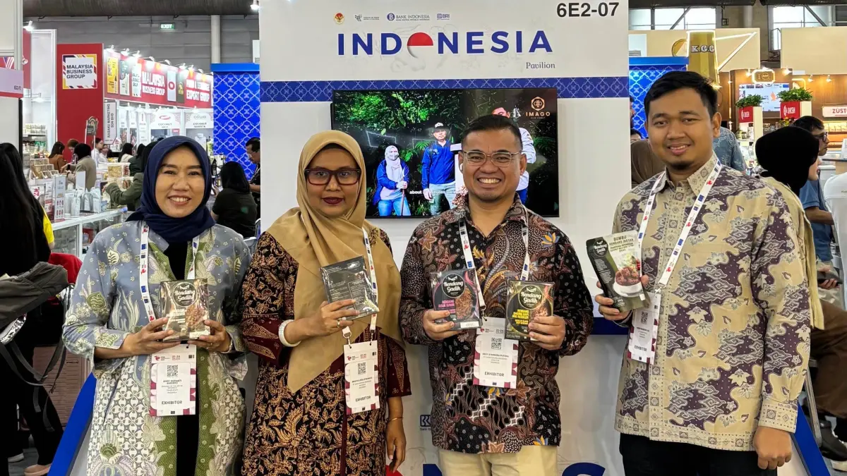 Customer, Manajer Komersial Rendang Gadih, dan Direktur Rendang Gadih
