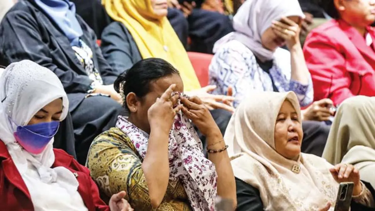 Perwakilan Jaringan Nasional Advokasi Pekerja Rumah Tangga mengikuti rapat paripurna ke-17 masa persidangan IV tahun sidang 2025-2026 Kompleks Parlemen, Senayan, Jakarta, Selasa (21/4). (SALMAN TOYIBI/JPG)