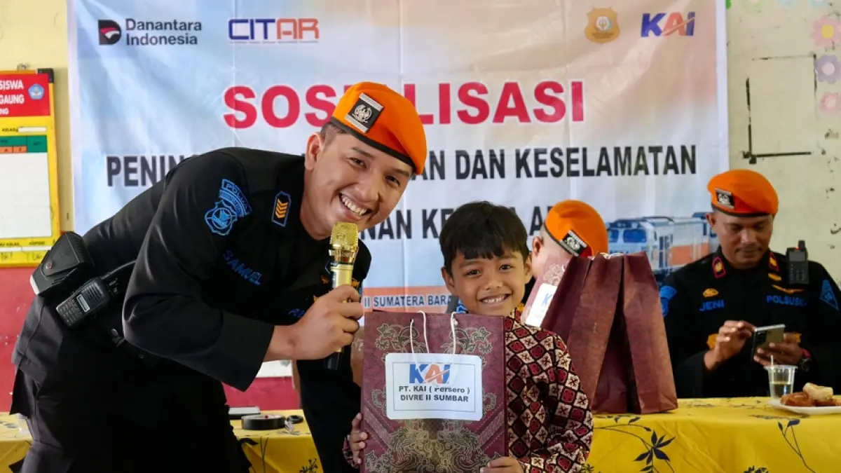 PT Kereta Api Indonesia (Persero) Divisi Regional II Sumatera Barat menggelar edukasi keselamatan bertajuk “Sapa Sekolah” di SDN 04 Gaung, Kecamatan Lubukbegalung, Kota Padang, Rabu (22/4/2026).