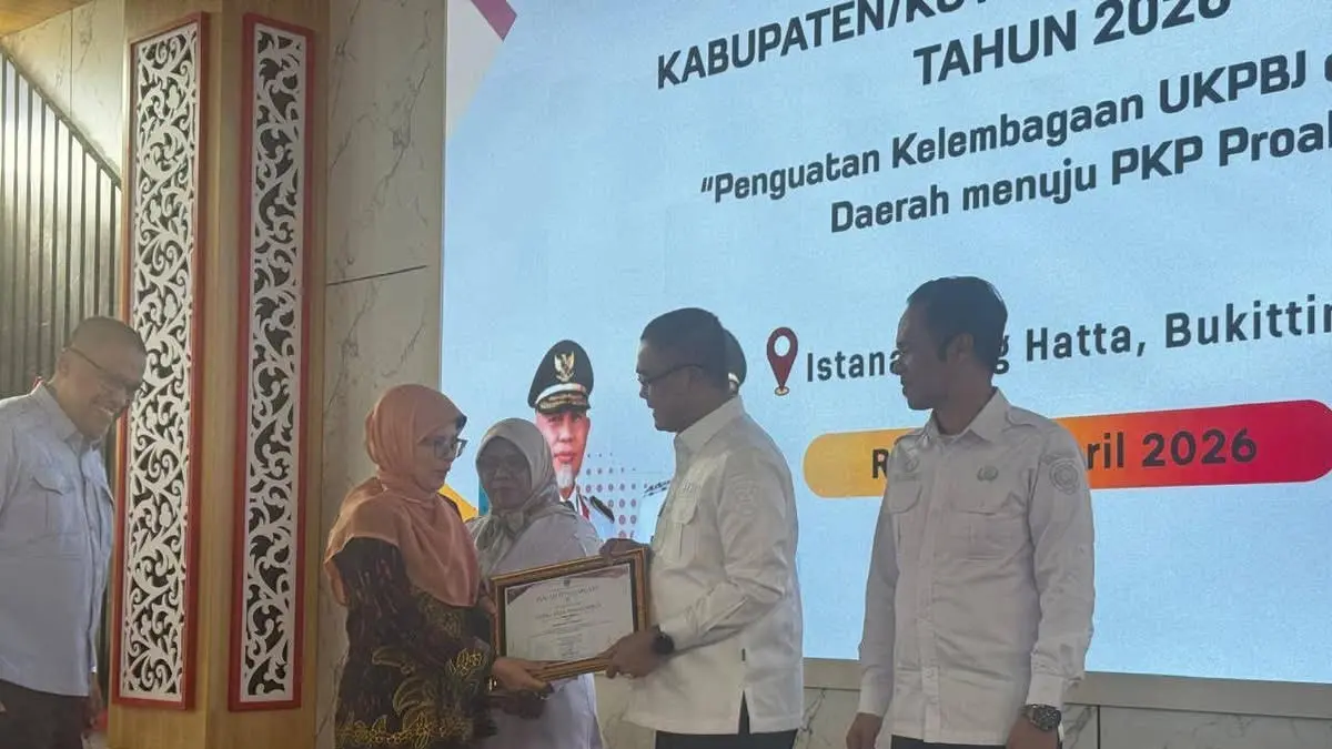 Sekko Payakumbuh Rida Ananda penghargaan ITKP di Aula Istana Bung Hatta, Bukittinggi, Rabu (22/4). (DOK MC PAYAKUMBUH)
