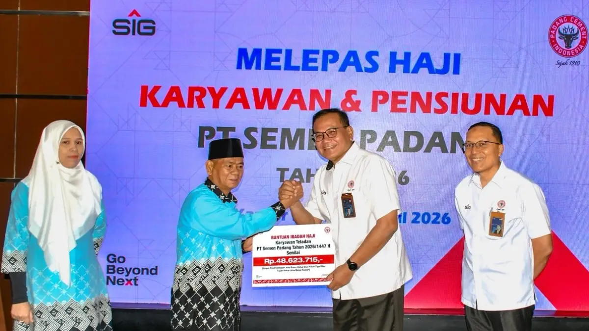 Semen Padang beri fasilitas haji bagi 20 jemaah. Karyawan teladan dapat pelunasan biaya, seluruh jemaah terima uang saku.
