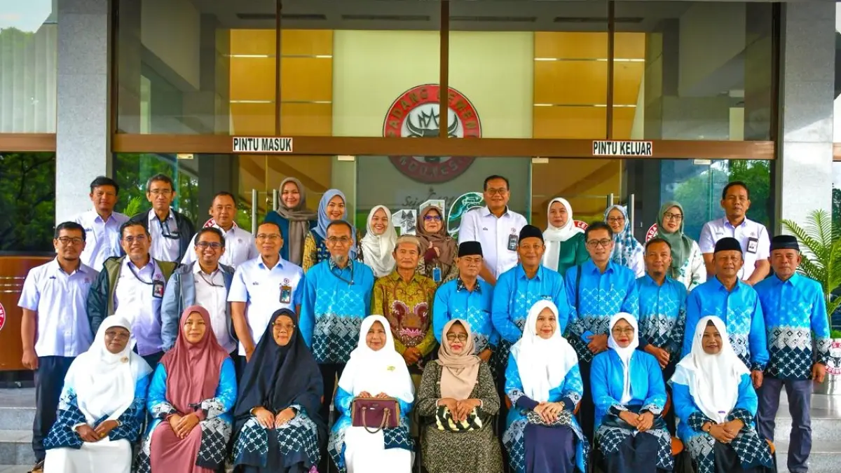 Semen Padang lepas 20 calon jemaah haji 2026. Manajemen sebut haji sebagai perjalanan spiritual dan bentuk apresiasi karyawan, Selasa (21/4/2026).