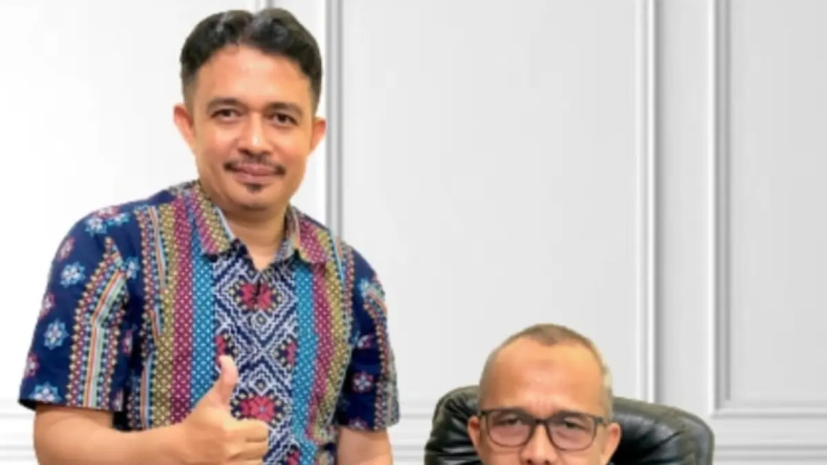 Direktur Utama PT BPR Talawi Sakato Sejahtera, Imran, didampingi Direktur Jhony N.