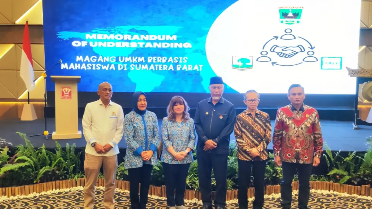 DPP APINDO Sumbar gelar Rakerkonprov 2026 untuk percepatan ekonomi pasca bencana di Pangeran Beach Hotel, Kamis (23/4/2026). Fokus penguatan UMKM, ekonomi kreatif, dan investasi berkelanjutan. (Randi/Padek)