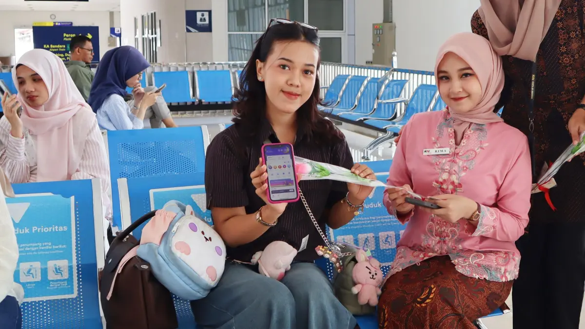 KAI Divre II Sumbar dorong digitalisasi layanan, dari pemesanan tiket hingga boarding kini lebih praktis, cepat, dan efisien.