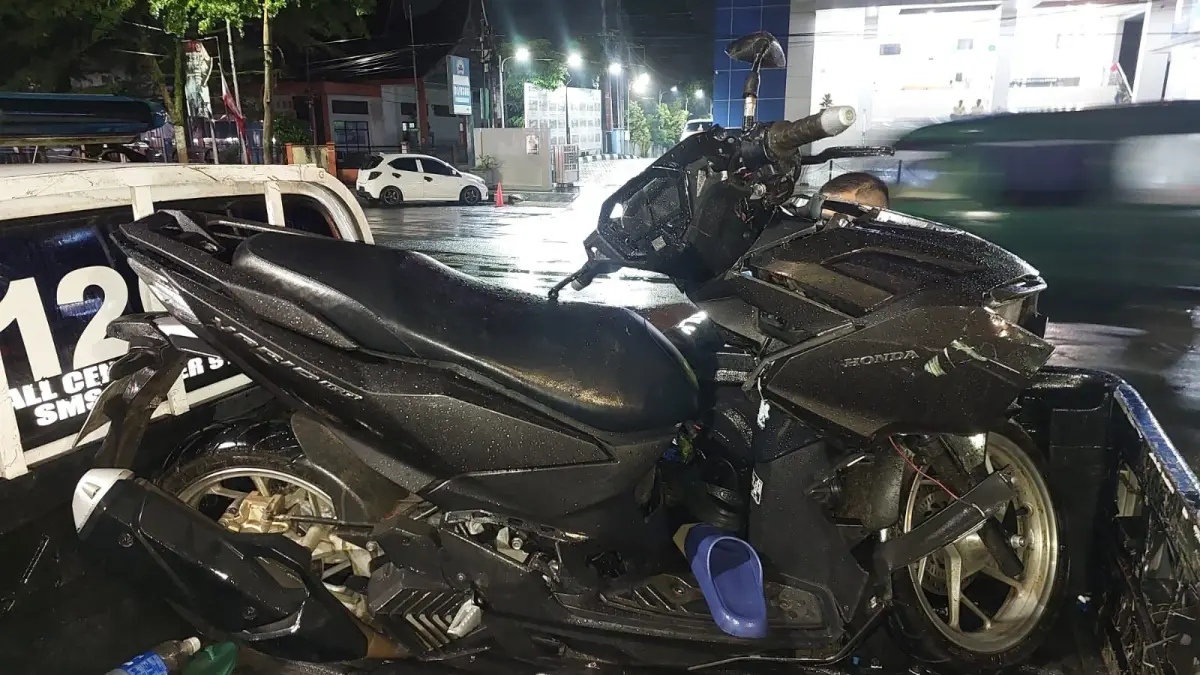 Kecelakaan di Padang Mengatas, Limapuluh Kota, pelajar SMK tewas usai tabrak truk parkir. Satu korban luka dirawat di RSUD Payakumbuh.