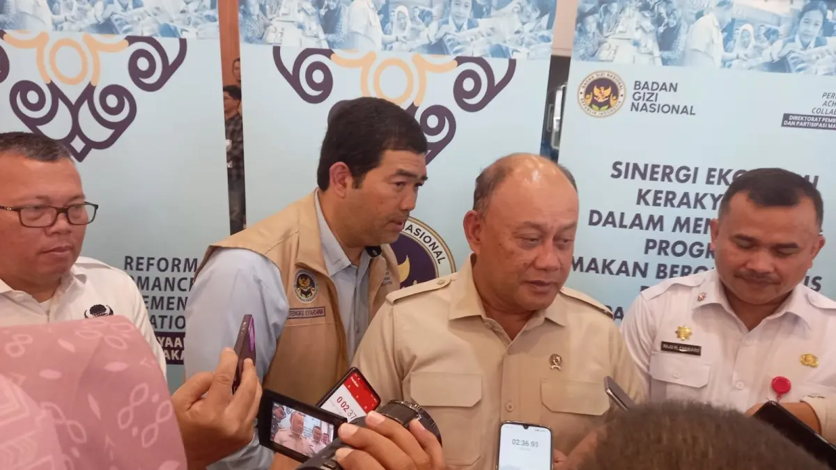 Kepala BGN RI, Dadan Hindayana, saat diwawancarai wartawan di Padang, Rabu (22/4/2026).