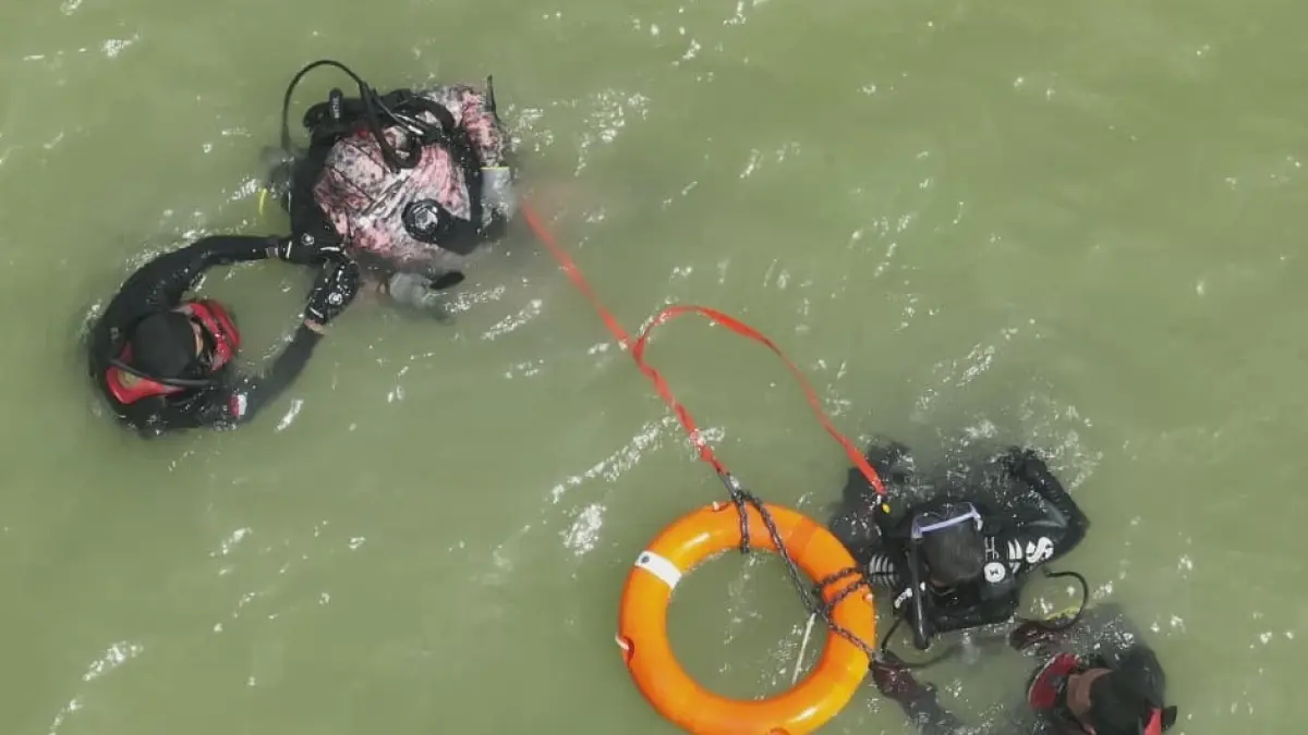 Pencarian hari keenam dua bocah yang terseret arus di Pantai Ulakkarang, Kota Padang masih belum membuahkan hasil, Kamis (23/4/2026). (Kantor SAR Kelas A Padang)
