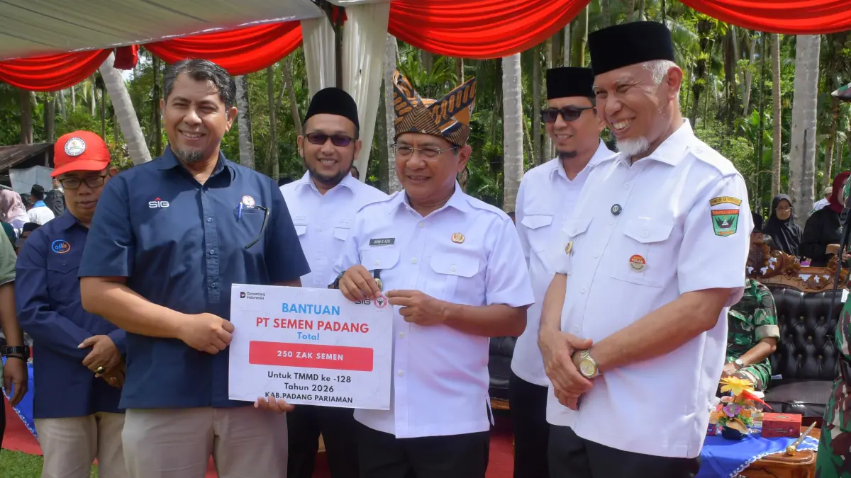 Semen Padang salurkan 250 zak semen untuk TMMD ke-128 di Padangpariaman guna percepat pembangunan nagari dan infrastruktur desa.
