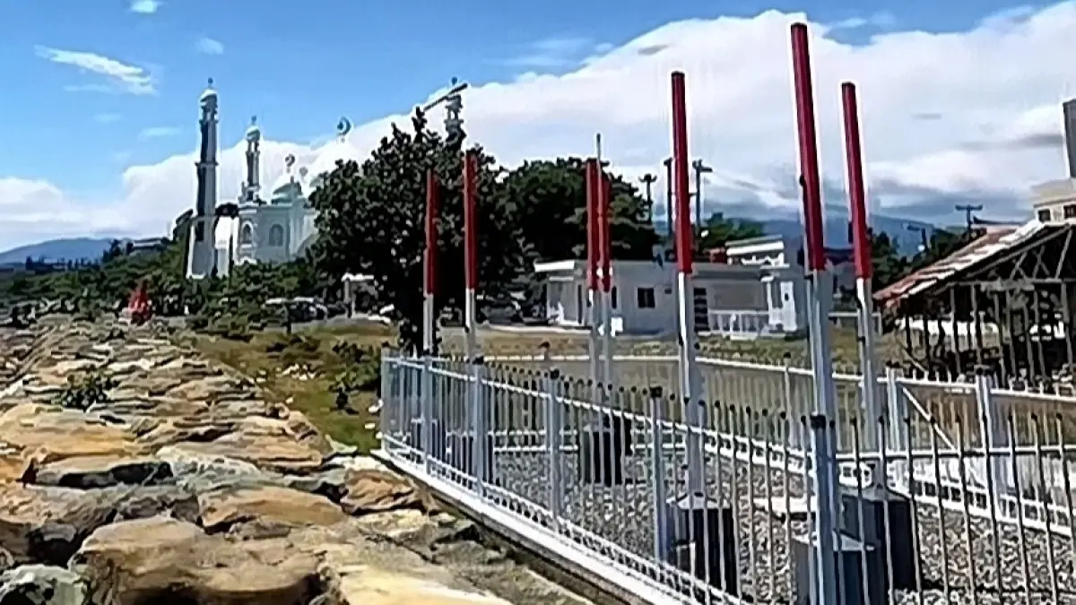 BMKG pasang HF Radar di Masjid Al-Hakim Padang untuk deteksi tsunami hingga 147 km, perkuat sistem peringatan dini di Sumbar.