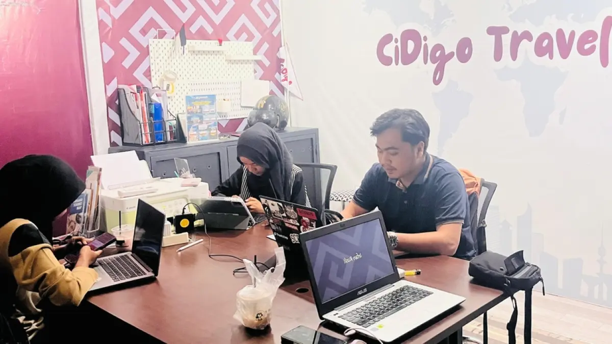 Gen Z jadi motor industri travel di Padang. Cidigo Travelindo tawarkan paket wisata Malaysia-Singapura mulai Rp3 jutaan dengan strategi digital.