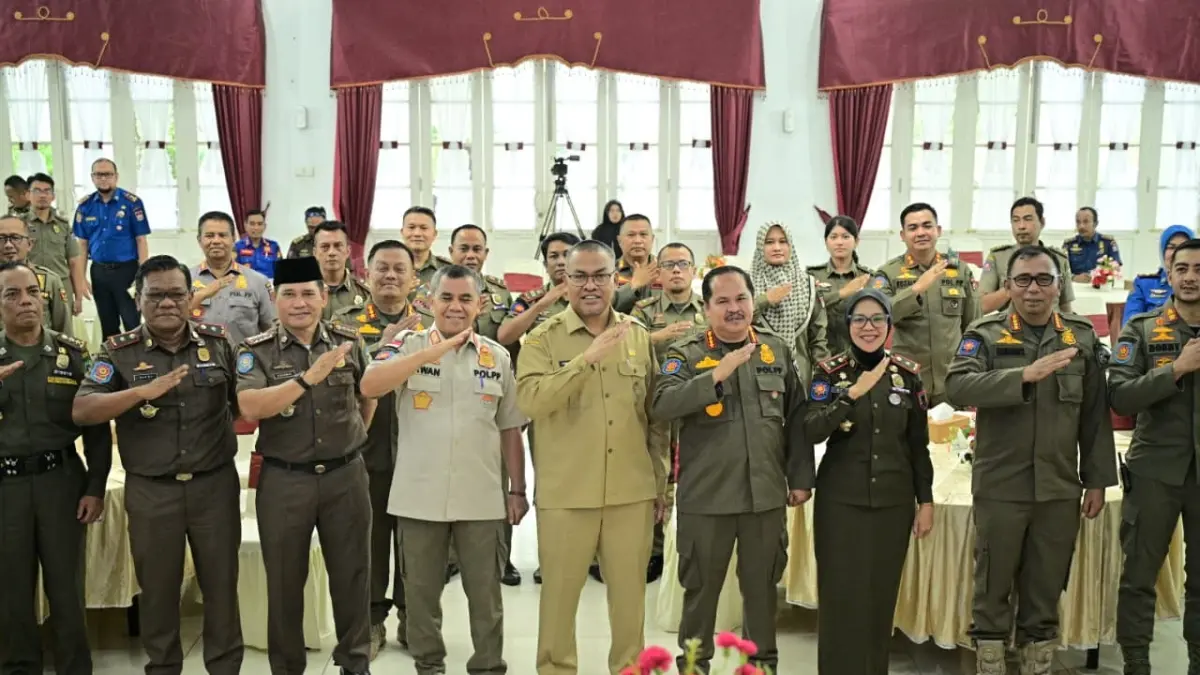 Foto bersama usai Rapat Forum Organisasi Perangkat Daerah (OPD) Satpol PP dan Damkar se-Sumatera Barat dalam rangka penyusunan Rencana Kerja (Renja) Tahun 2027, Selasa (21/4). (DOK BIRO ADPIM)