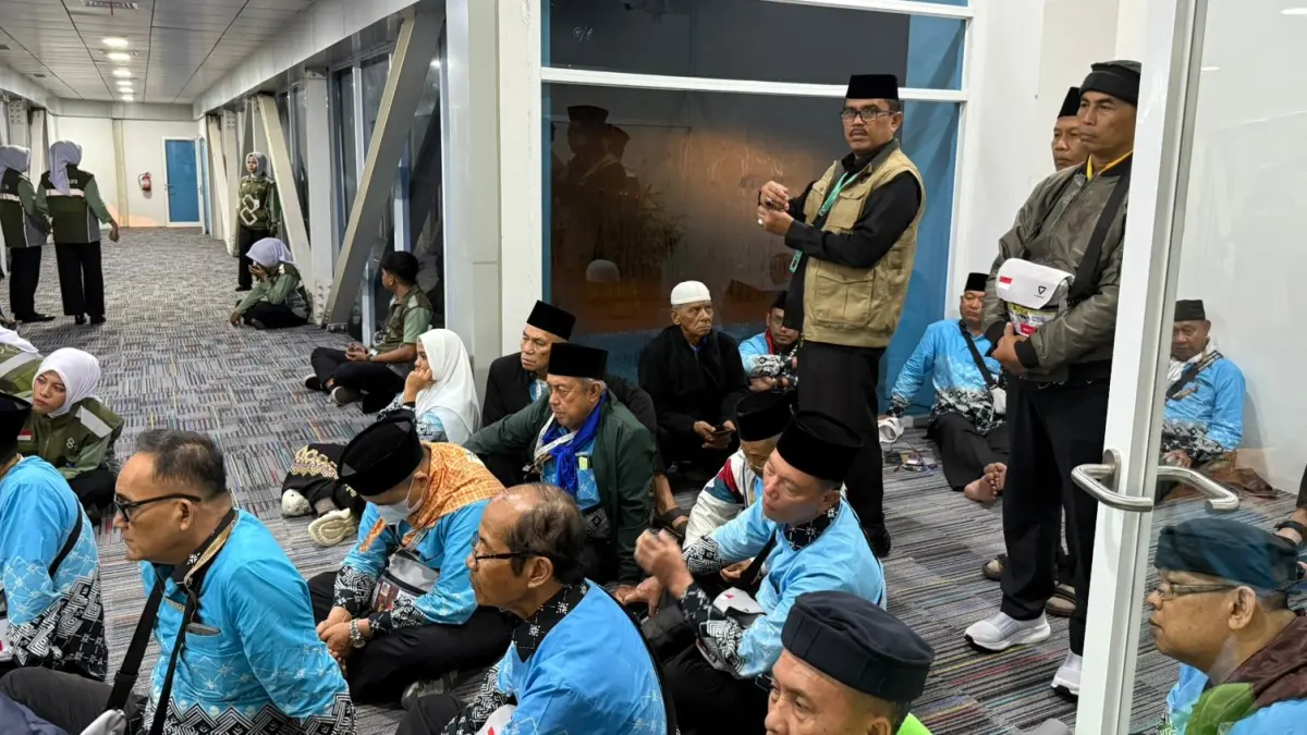 Jemaah haji Kloter 02 Bengkulu transit 4 jam di BIM sebelum terbang ke Madinah. 393 jemaah diberangkatkan lebih cepat tanpa kursi kosong.