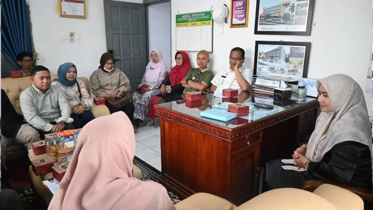Manajemen RSUD Hanafiah Batusangkar menerima kunjungan kerja dari RSUD Sungaidareh, Jumat (24/4). (DOK RSUD HANAFIAH BATUSANGKAR)